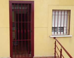 Puerta Forja Roja